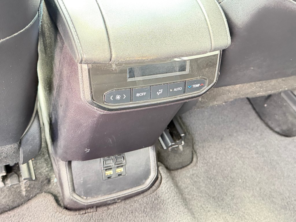 2021 Toyota Highlander XLE AWD / TRÈS BAS KILOS / 8 PASSAGERS / in Thetford Mines, Quebec - 62 - w1024h768px