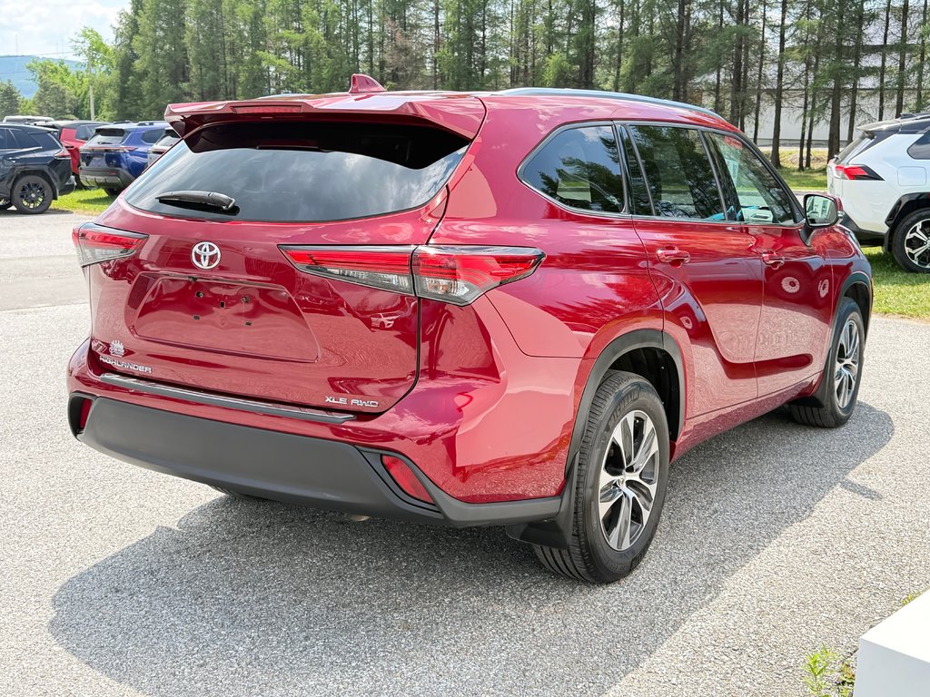 2021 Toyota Highlander XLE AWD / TRÈS BAS KILOS / 8 PASSAGERS / in Thetford Mines, Quebec - 6 - w1024h768px