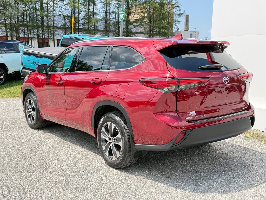 2021 Toyota Highlander XLE AWD / TRÈS BAS KILOS / 8 PASSAGERS / in Thetford Mines, Quebec - 8 - w1024h768px