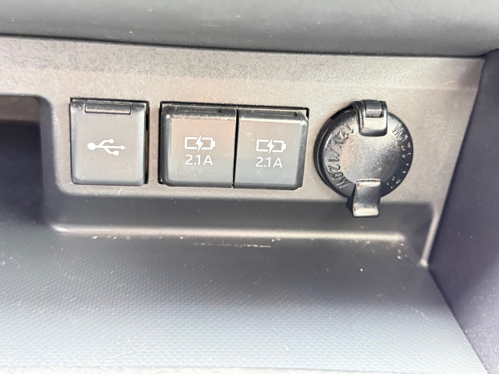 2021 Toyota Highlander XLE AWD / TRÈS BAS KILOS / 8 PASSAGERS / in Thetford Mines, Quebec - 49 - w1024h768px