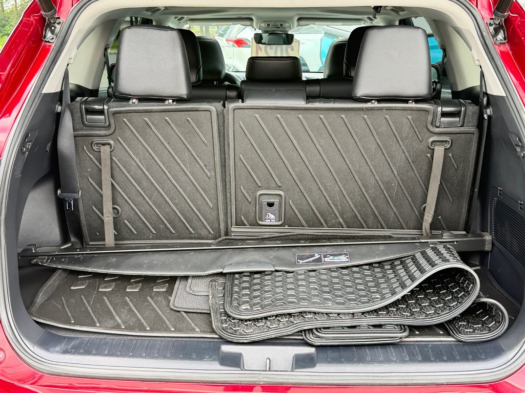 2021 Toyota Highlander XLE AWD / TRÈS BAS KILOS / 8 PASSAGERS / in Thetford Mines, Quebec - 65 - w1024h768px