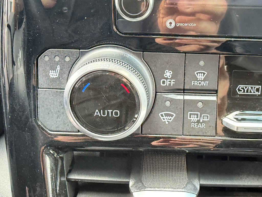 2021 Toyota Highlander XLE AWD / TRÈS BAS KILOS / 8 PASSAGERS / in Thetford Mines, Quebec - 46 - w1024h768px