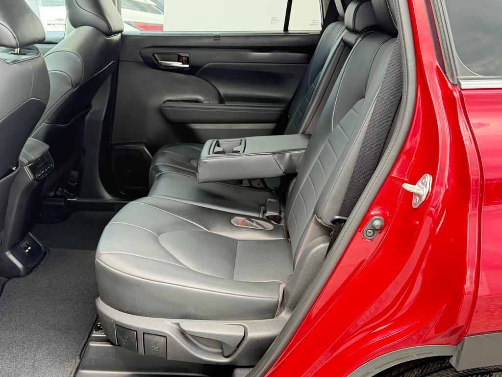 2021 Toyota Highlander XLE AWD / TRÈS BAS KILOS / 8 PASSAGERS / in Thetford Mines, Quebec - 60 - w1024h768px