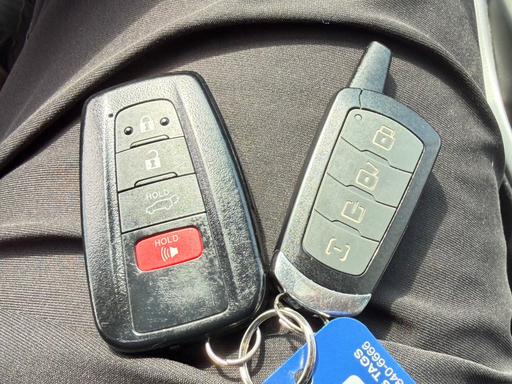 2021 Toyota Highlander XLE AWD / TRÈS BAS KILOS / 8 PASSAGERS / in Thetford Mines, Quebec - 58 - w1024h768px