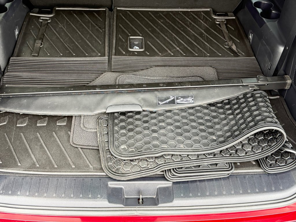 2021 Toyota Highlander XLE AWD / TRÈS BAS KILOS / 8 PASSAGERS / in Thetford Mines, Quebec - 66 - w1024h768px