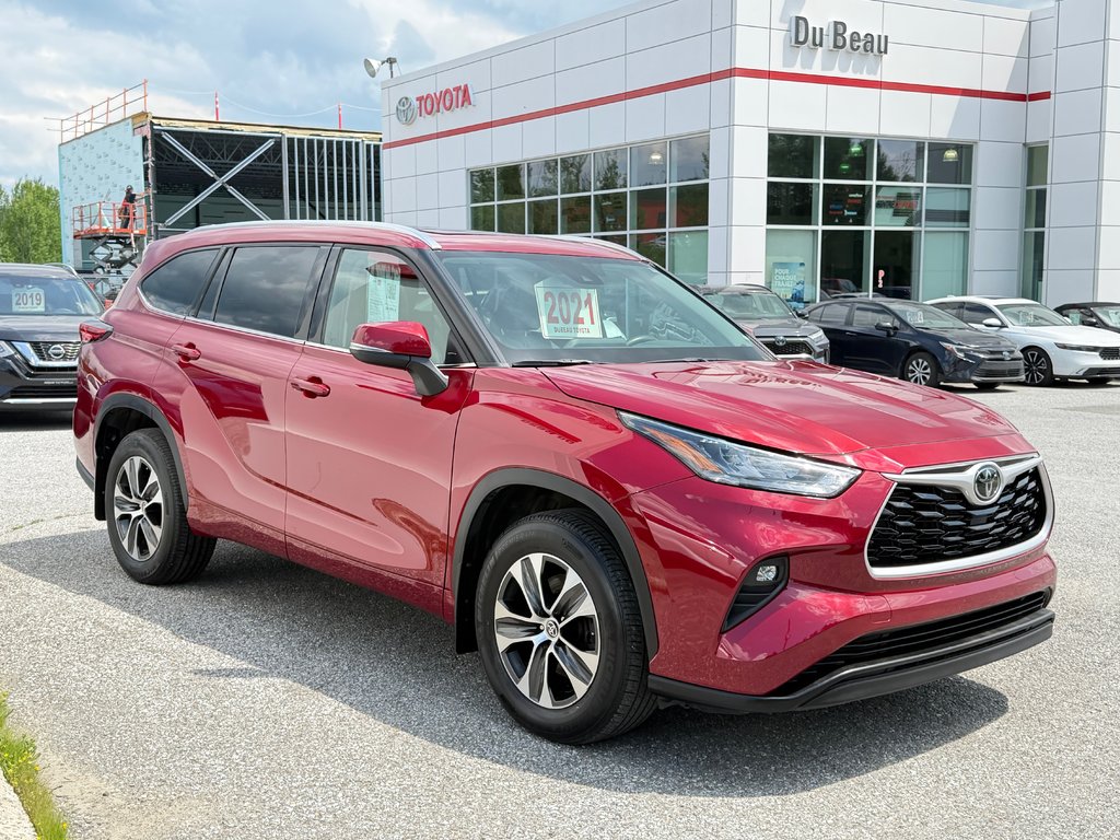 2021 Toyota Highlander XLE AWD / TRÈS BAS KILOS / 8 PASSAGERS / in Thetford Mines, Quebec - 4 - w1024h768px