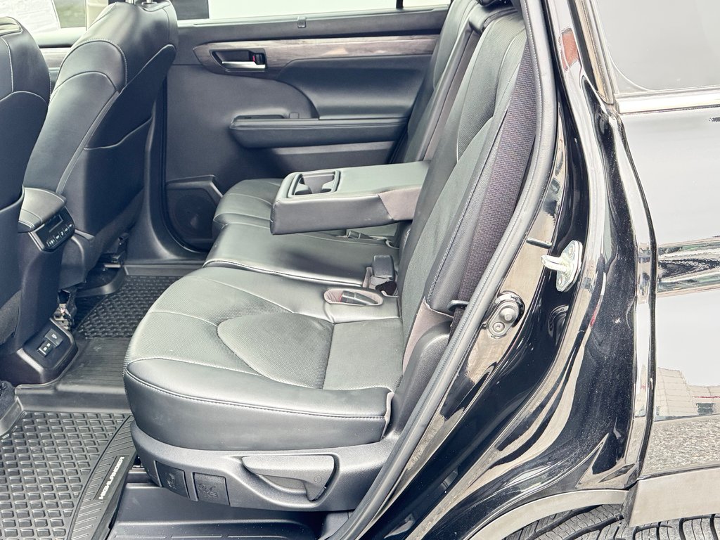 2022 Toyota Highlander LIMITED / BARRE DE TOIT / 7 PASSAGERS / HITCH D'ORIGINE / in Thetford Mines, Quebec - 66 - w1024h768px