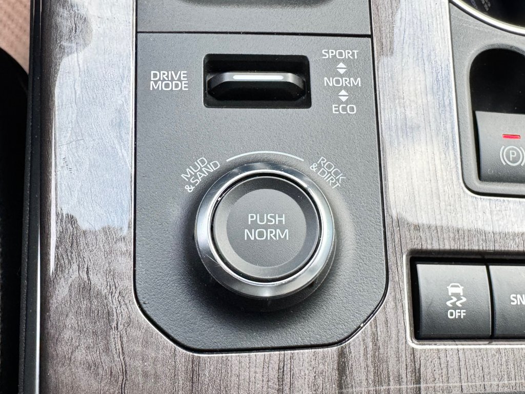 2022 Toyota Highlander LIMITED / BARRE DE TOIT / 7 PASSAGERS / HITCH D'ORIGINE / in Thetford Mines, Quebec - 57 - w1024h768px