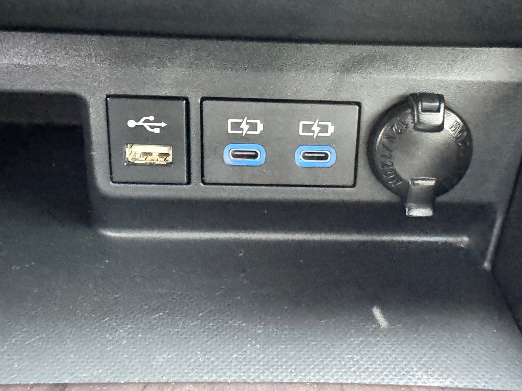 2022 Toyota Highlander LIMITED / BARRE DE TOIT / 7 PASSAGERS / HITCH D'ORIGINE / in Thetford Mines, Quebec - 55 - w1024h768px