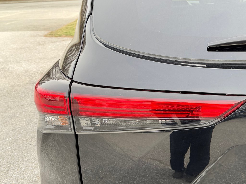 2022 Toyota Highlander LIMITED / BARRE DE TOIT / 7 PASSAGERS / HITCH D'ORIGINE / in Thetford Mines, Quebec - 23 - w1024h768px