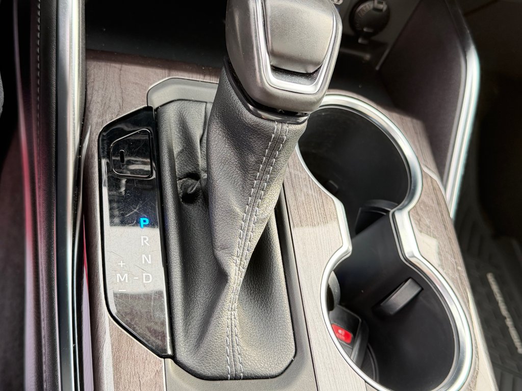2022 Toyota Highlander LIMITED / BARRE DE TOIT / 7 PASSAGERS / HITCH D'ORIGINE / in Thetford Mines, Quebec - 48 - w1024h768px