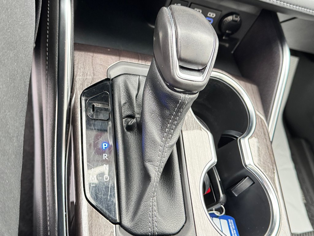 2022 Toyota Highlander LIMITED / BARRE DE TOIT / 7 PASSAGERS / HITCH D'ORIGINE / in Thetford Mines, Quebec - 52 - w1024h768px