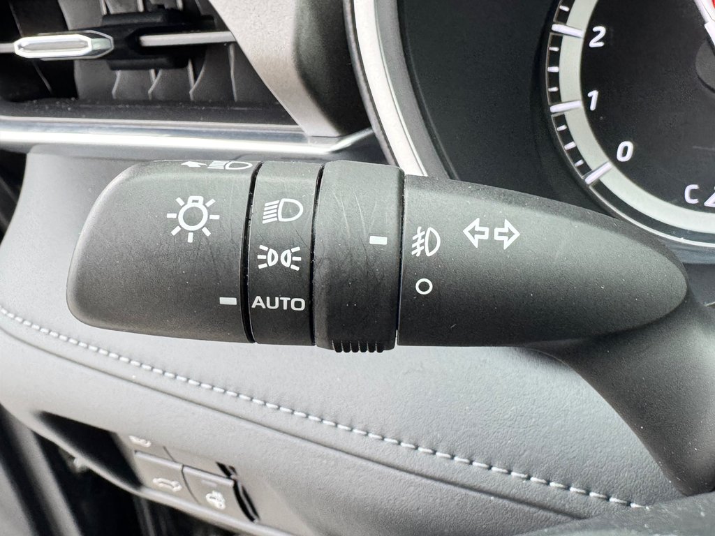 2022 Toyota Highlander LIMITED / BARRE DE TOIT / 7 PASSAGERS / HITCH D'ORIGINE / in Thetford Mines, Quebec - 41 - w1024h768px