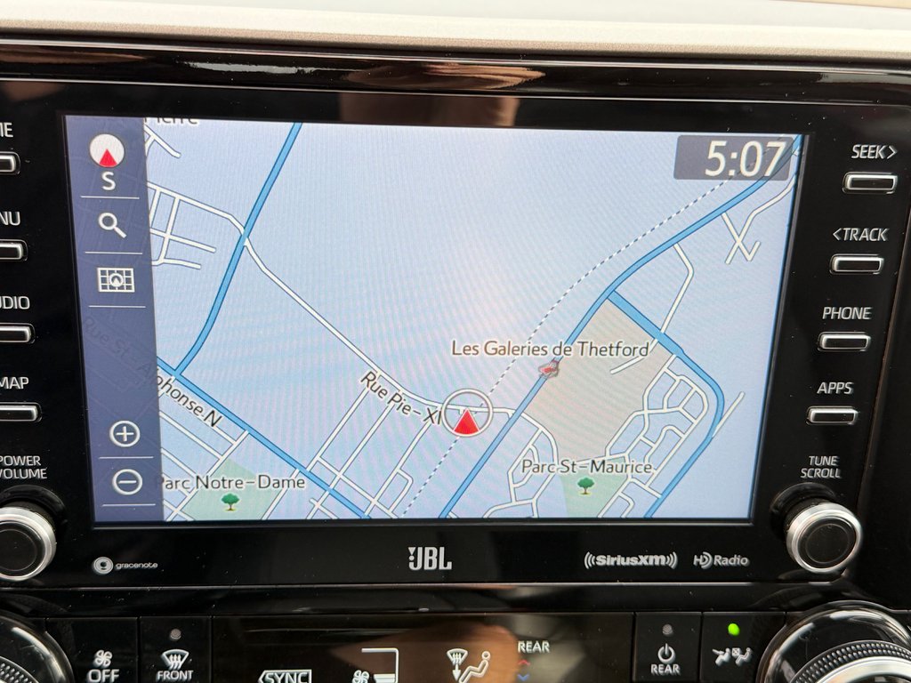 2022 Toyota Highlander LIMITED / BARRE DE TOIT / 7 PASSAGERS / HITCH D'ORIGINE / in Thetford Mines, Quebec - 43 - w1024h768px