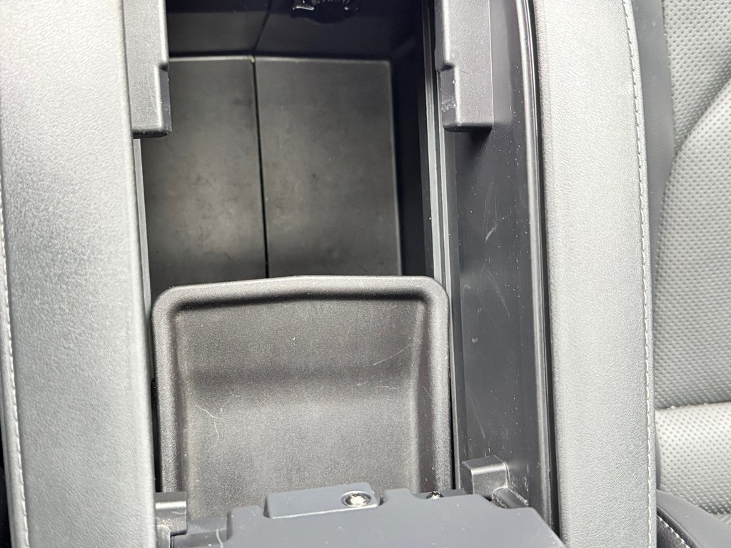 2022 Toyota Highlander LIMITED / BARRE DE TOIT / 7 PASSAGERS / HITCH D'ORIGINE / in Thetford Mines, Quebec - 58 - w1024h768px