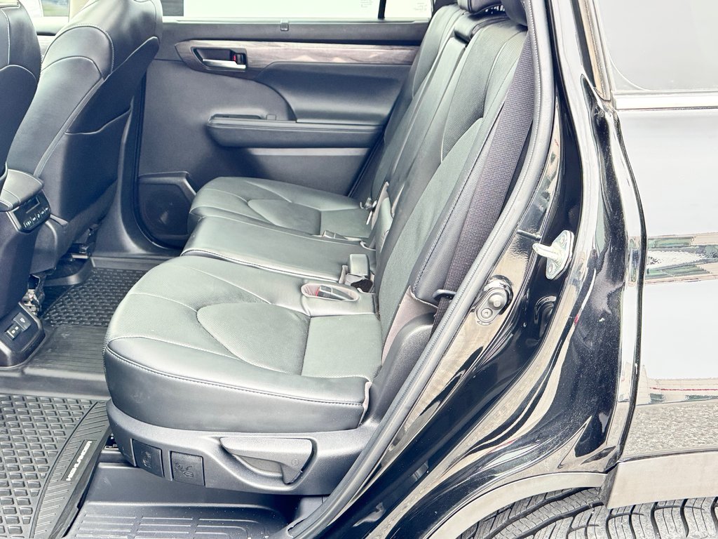 2022 Toyota Highlander LIMITED / BARRE DE TOIT / 7 PASSAGERS / HITCH D'ORIGINE / in Thetford Mines, Quebec - 65 - w1024h768px