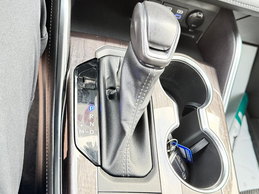 2022 Toyota Highlander LIMITED / BARRE DE TOIT / 7 PASSAGERS / HITCH D'ORIGINE / in Thetford Mines, Quebec - 56 - w1024h768px