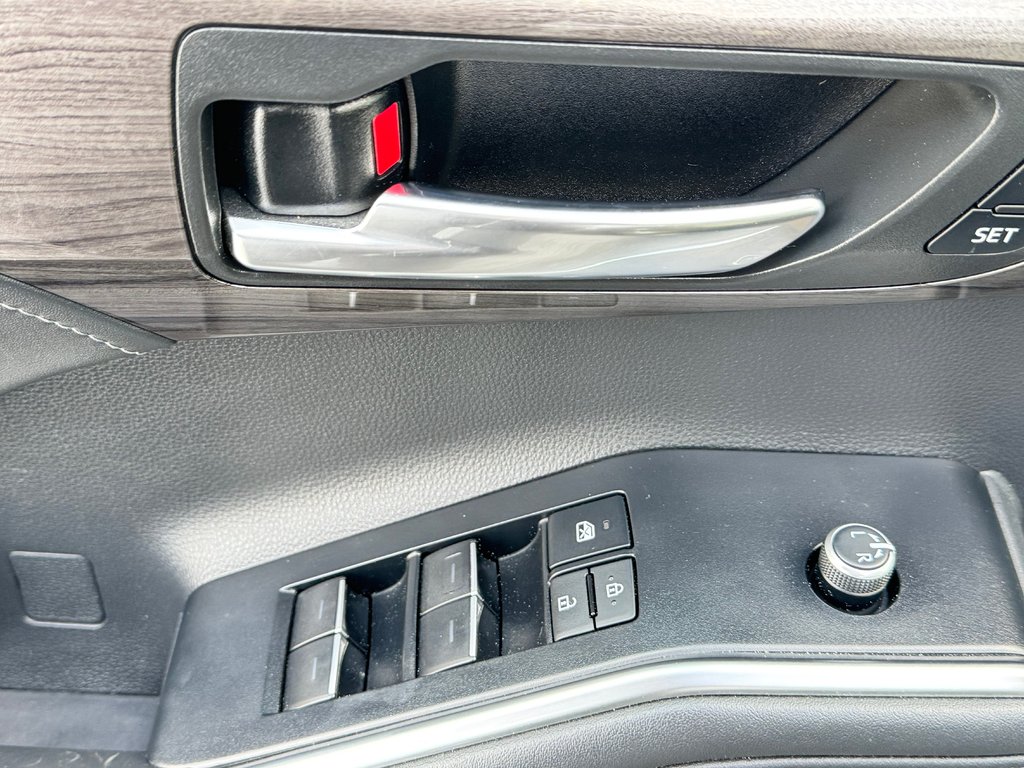 2022 Toyota Highlander LIMITED / BARRE DE TOIT / 7 PASSAGERS / HITCH D'ORIGINE / in Thetford Mines, Quebec - 32 - w1024h768px