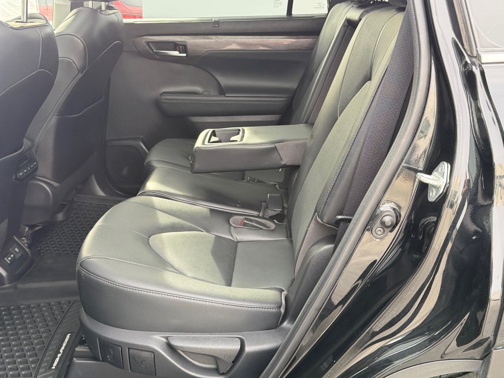 2022 Toyota Highlander LIMITED / BARRE DE TOIT / 7 PASSAGERS / HITCH D'ORIGINE / in Thetford Mines, Quebec - 61 - w1024h768px