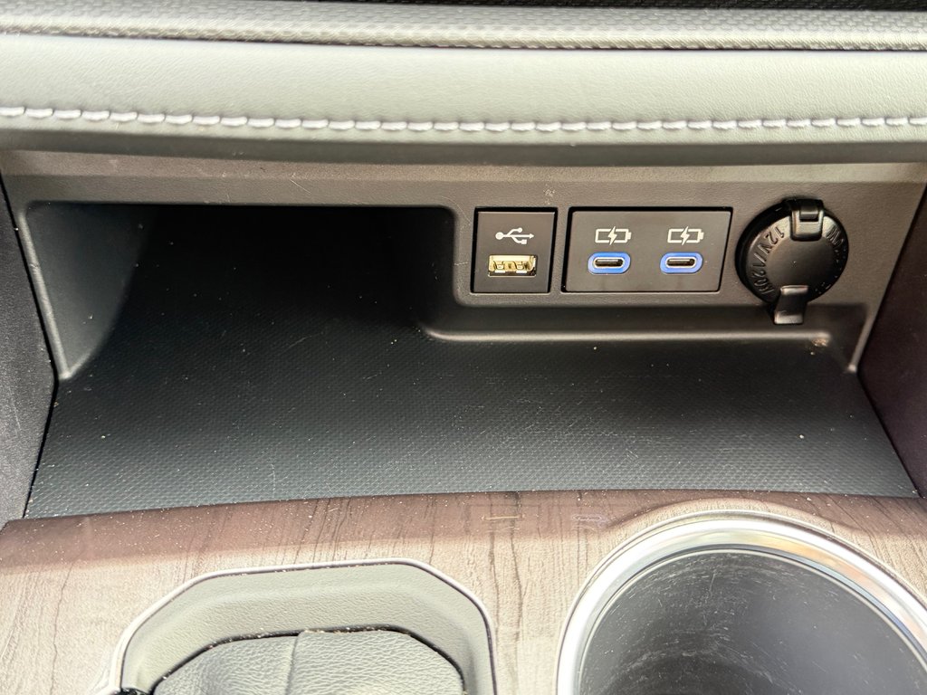 2022 Toyota Highlander LIMITED / BARRE DE TOIT / 7 PASSAGERS / HITCH D'ORIGINE / in Thetford Mines, Quebec - 47 - w1024h768px