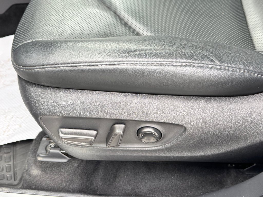 2022 Toyota Highlander LIMITED / BARRE DE TOIT / 7 PASSAGERS / HITCH D'ORIGINE / in Thetford Mines, Quebec - 35 - w1024h768px