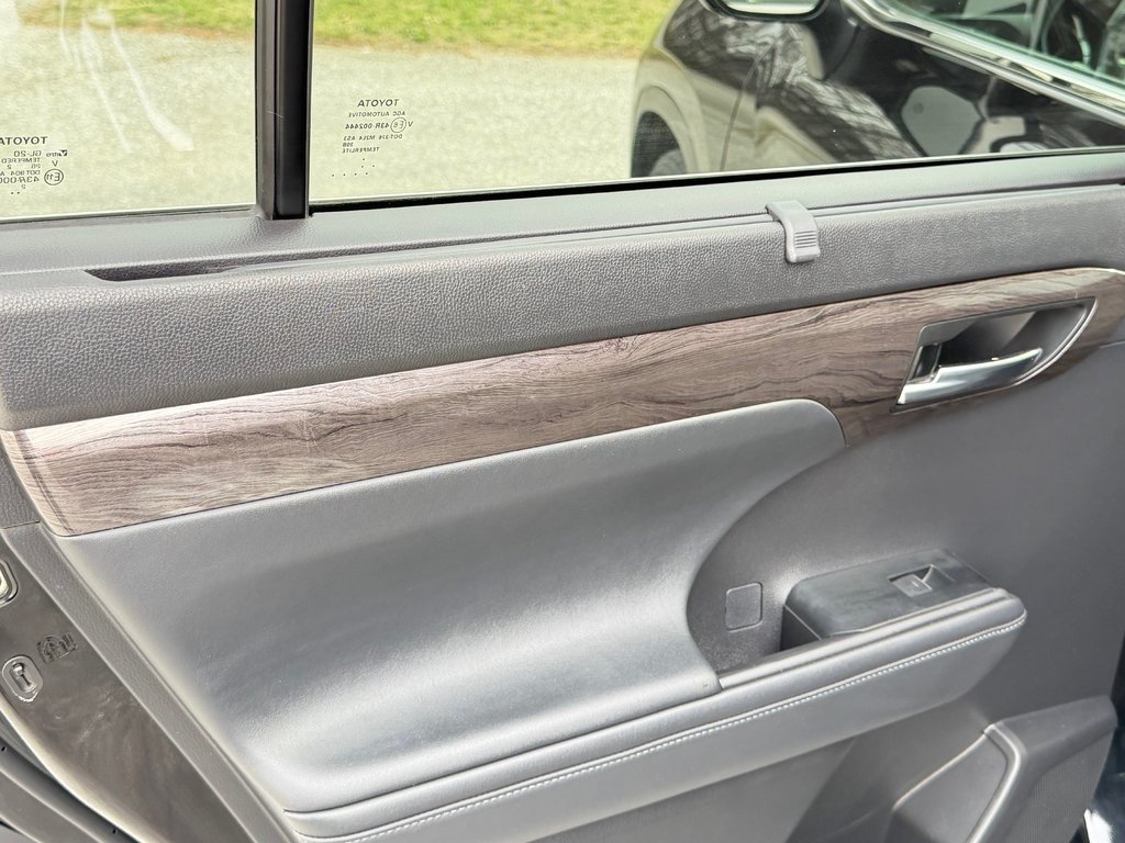 2022 Toyota Highlander LIMITED / BARRE DE TOIT / 7 PASSAGERS / HITCH D'ORIGINE / in Thetford Mines, Quebec - 64 - w1024h768px