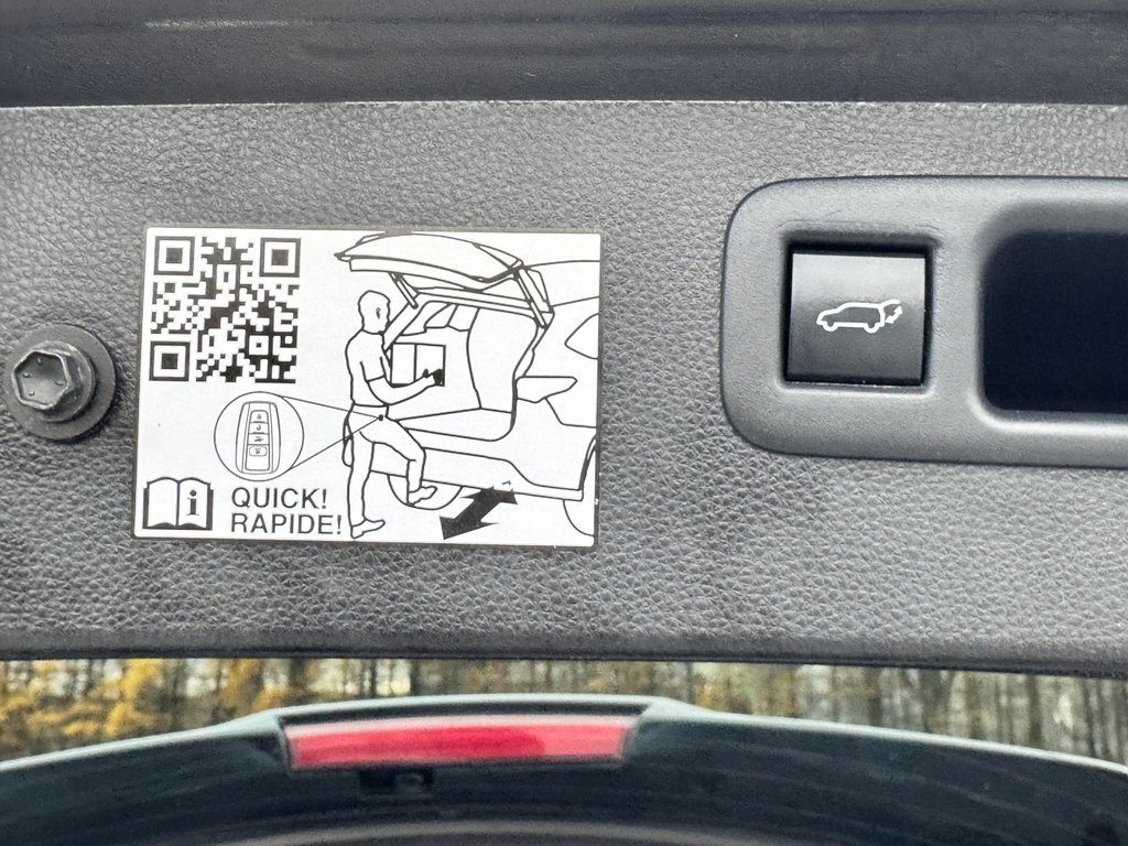 2022 Toyota Highlander LIMITED / BARRE DE TOIT / 7 PASSAGERS / HITCH D'ORIGINE / in Thetford Mines, Quebec - 75 - w1024h768px