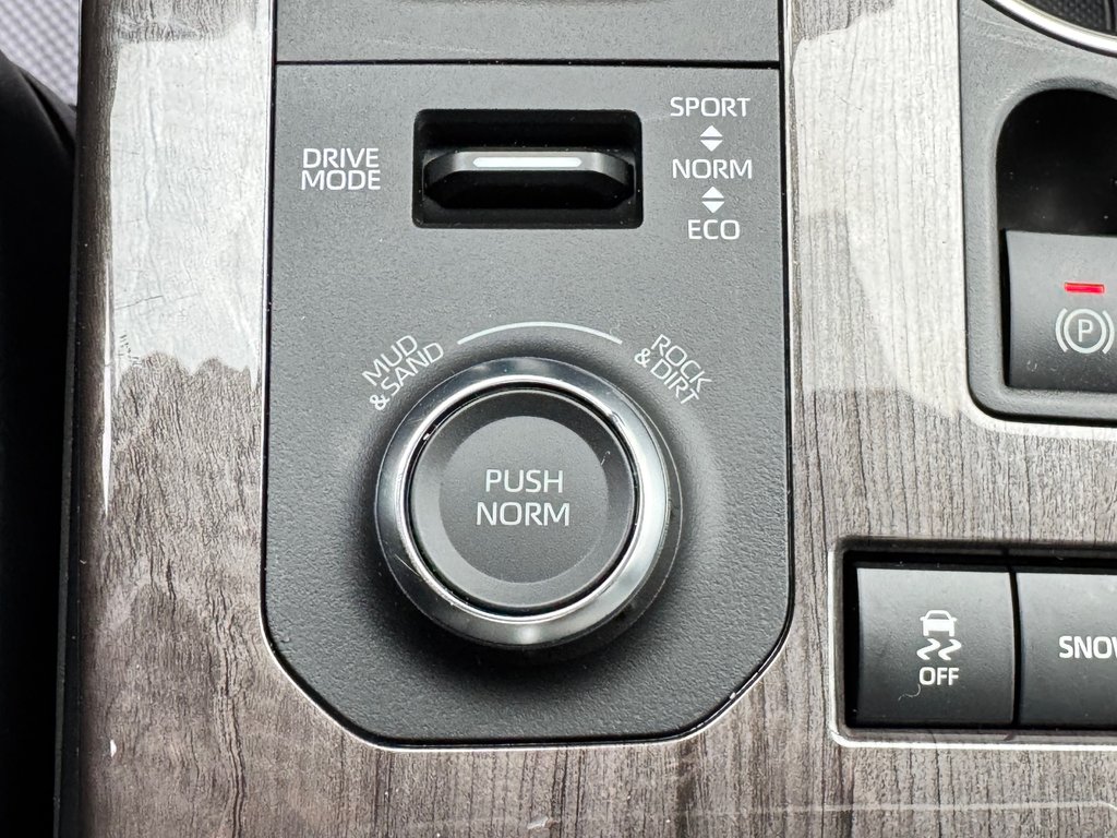 2022 Toyota Highlander LIMITED / BARRE DE TOIT / 7 PASSAGERS / HITCH D'ORIGINE / in Thetford Mines, Quebec - 55 - w1024h768px