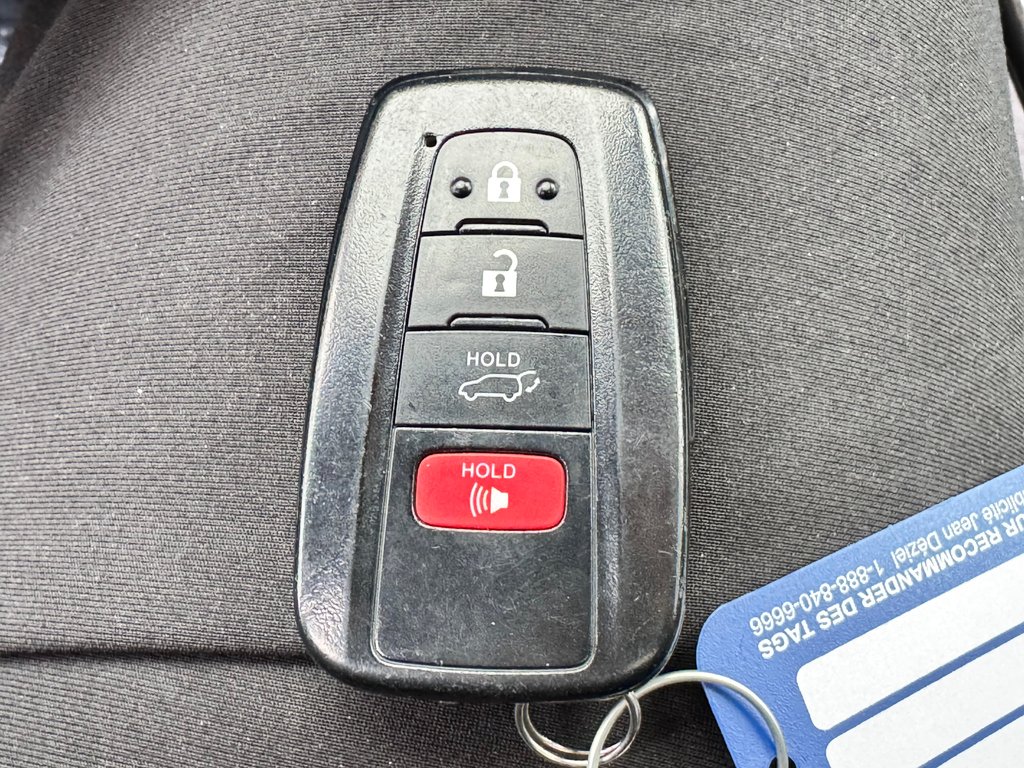 2022 Toyota Highlander LIMITED / BARRE DE TOIT / 7 PASSAGERS / HITCH D'ORIGINE / in Thetford Mines, Quebec - 62 - w1024h768px