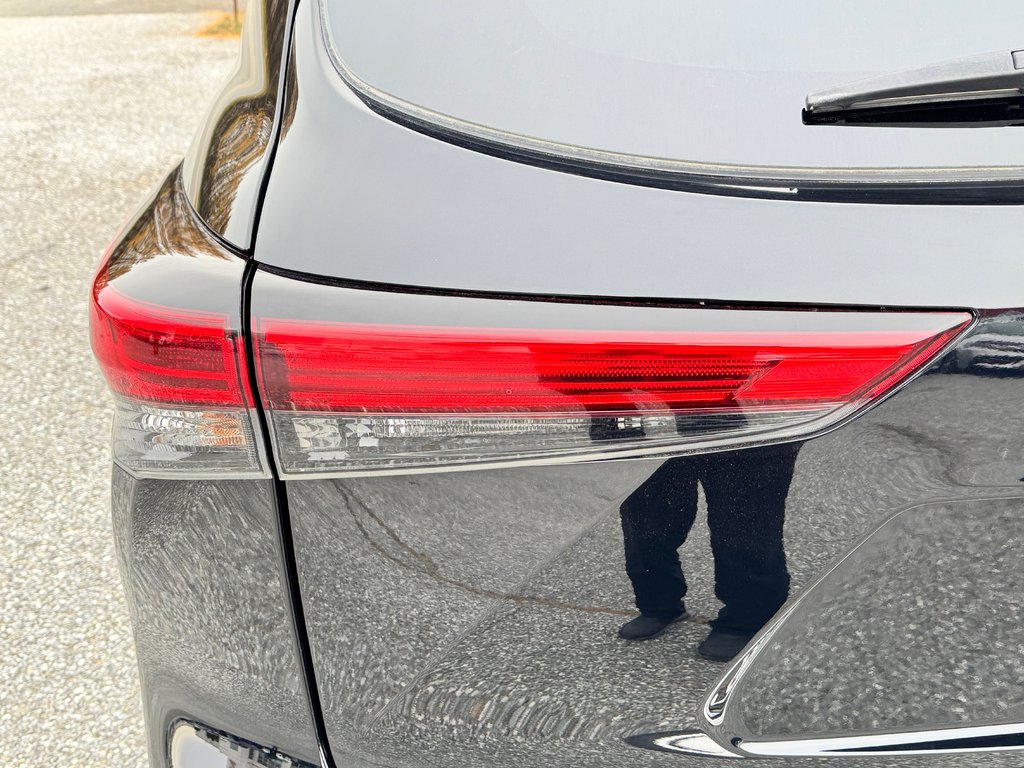 2022 Toyota Highlander LIMITED / BARRE DE TOIT / 7 PASSAGERS / HITCH D'ORIGINE / in Thetford Mines, Quebec - 23 - w1024h768px