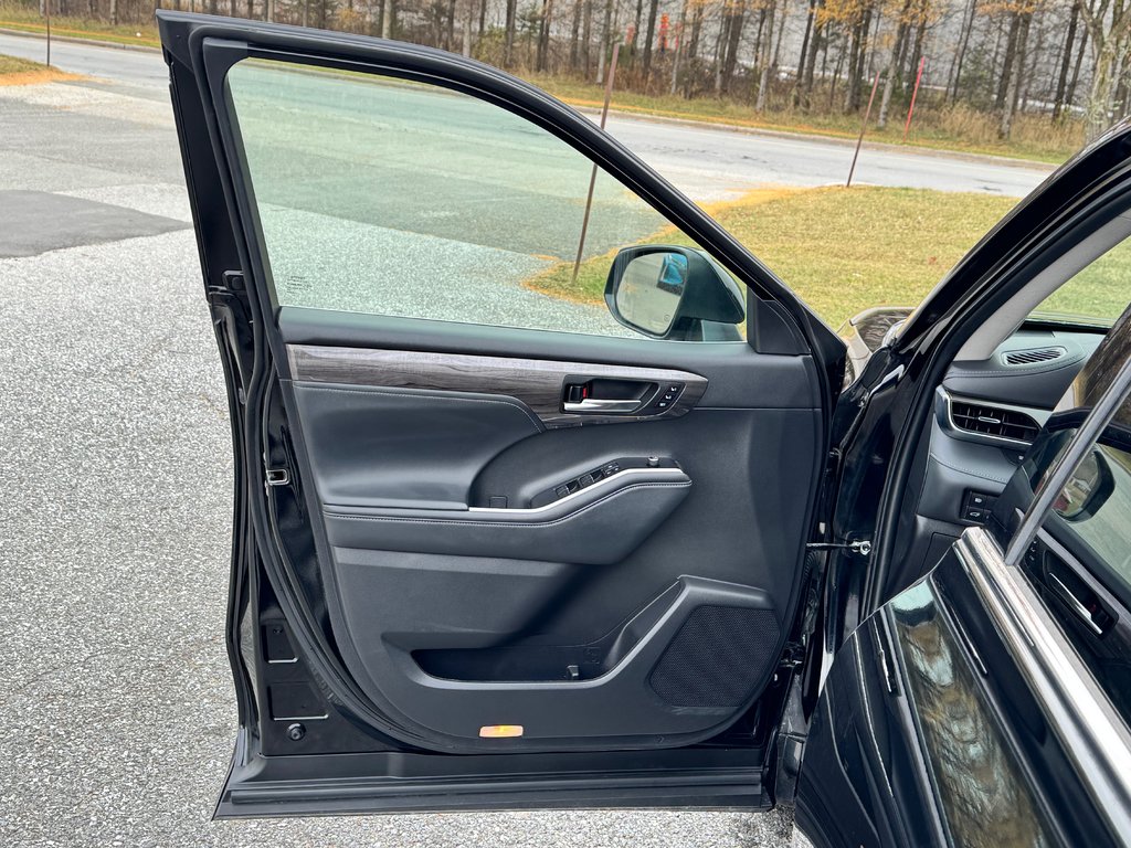 2022 Toyota Highlander LIMITED / BARRE DE TOIT / 7 PASSAGERS / HITCH D'ORIGINE / in Thetford Mines, Quebec - 29 - w1024h768px