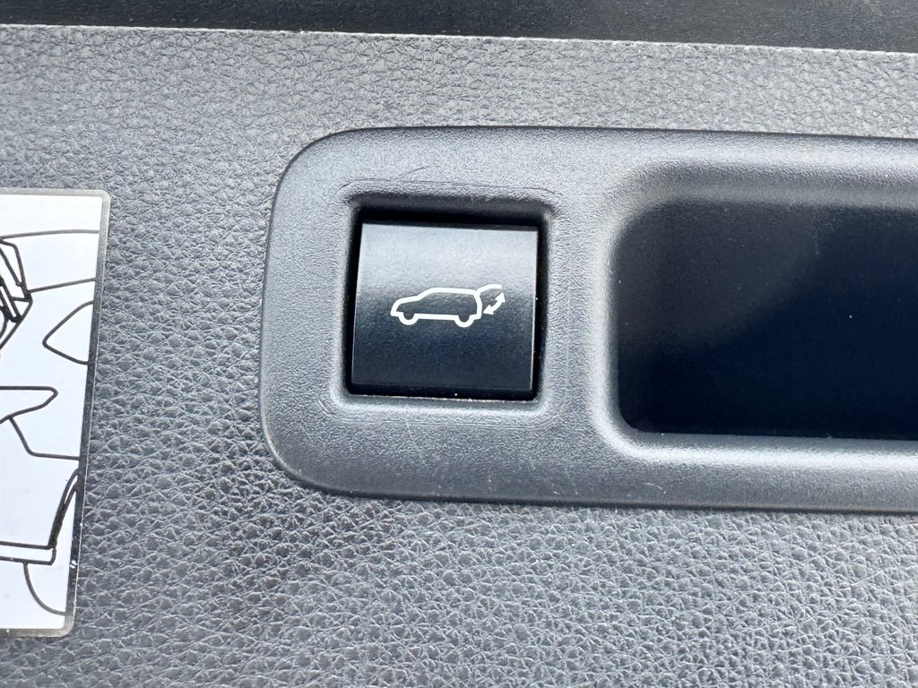 2022 Toyota Highlander LIMITED / BARRE DE TOIT / 7 PASSAGERS / HITCH D'ORIGINE / in Thetford Mines, Quebec - 81 - w1024h768px