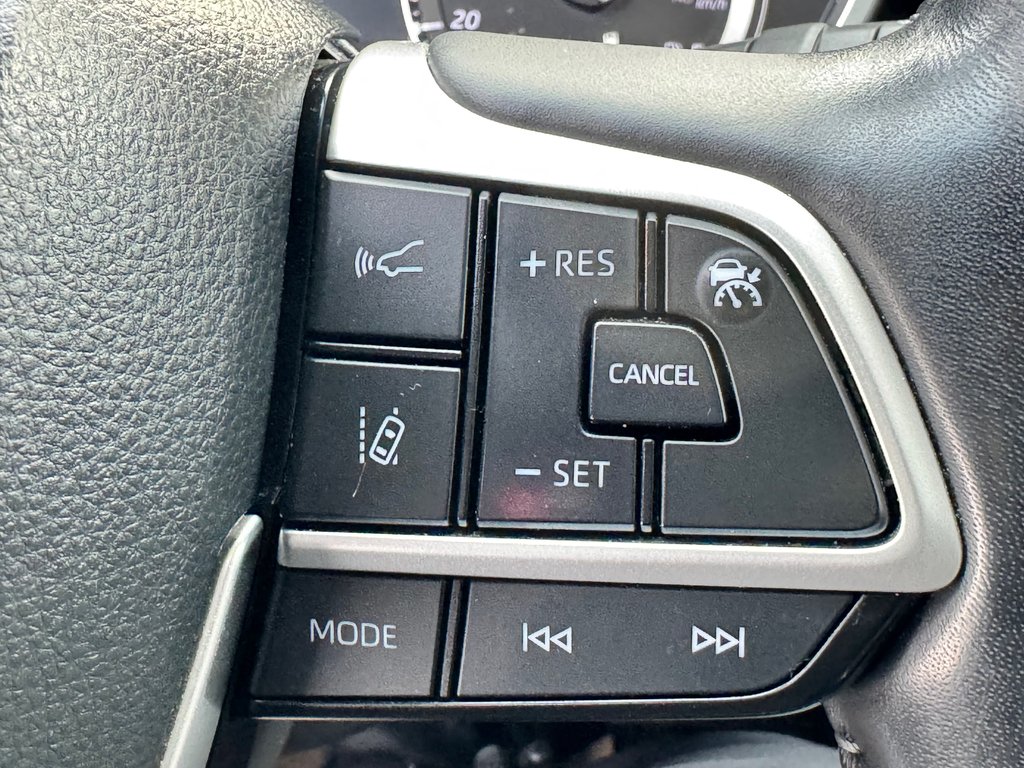 2022 Toyota Highlander LIMITED / BARRE DE TOIT / 7 PASSAGERS / HITCH D'ORIGINE / in Thetford Mines, Quebec - 45 - w1024h768px