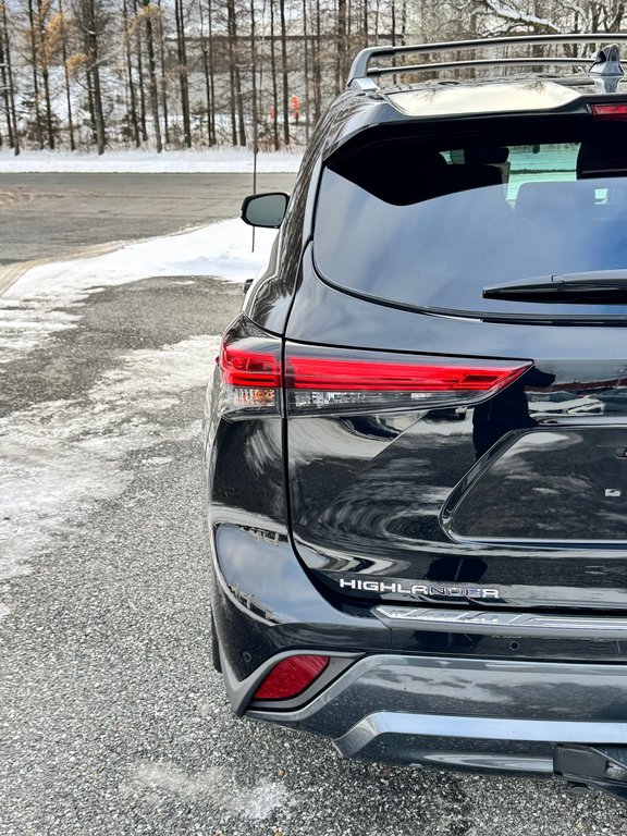 2022 Toyota Highlander LIMITED / BARRE DE TOIT / 7 PASSAGERS / HITCH D'ORIGINE / in Thetford Mines, Quebec - 24 - w1024h768px