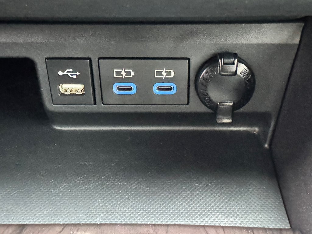 2022 Toyota Highlander LIMITED / BARRE DE TOIT / 7 PASSAGERS / HITCH D'ORIGINE / in Thetford Mines, Quebec - 51 - w1024h768px