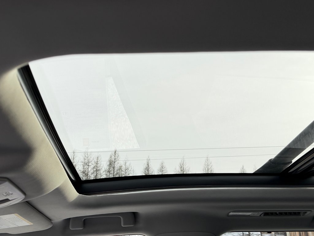 2022 Toyota Highlander LIMITED / BARRE DE TOIT / 7 PASSAGERS / HITCH D'ORIGINE / in Thetford Mines, Quebec - 60 - w1024h768px