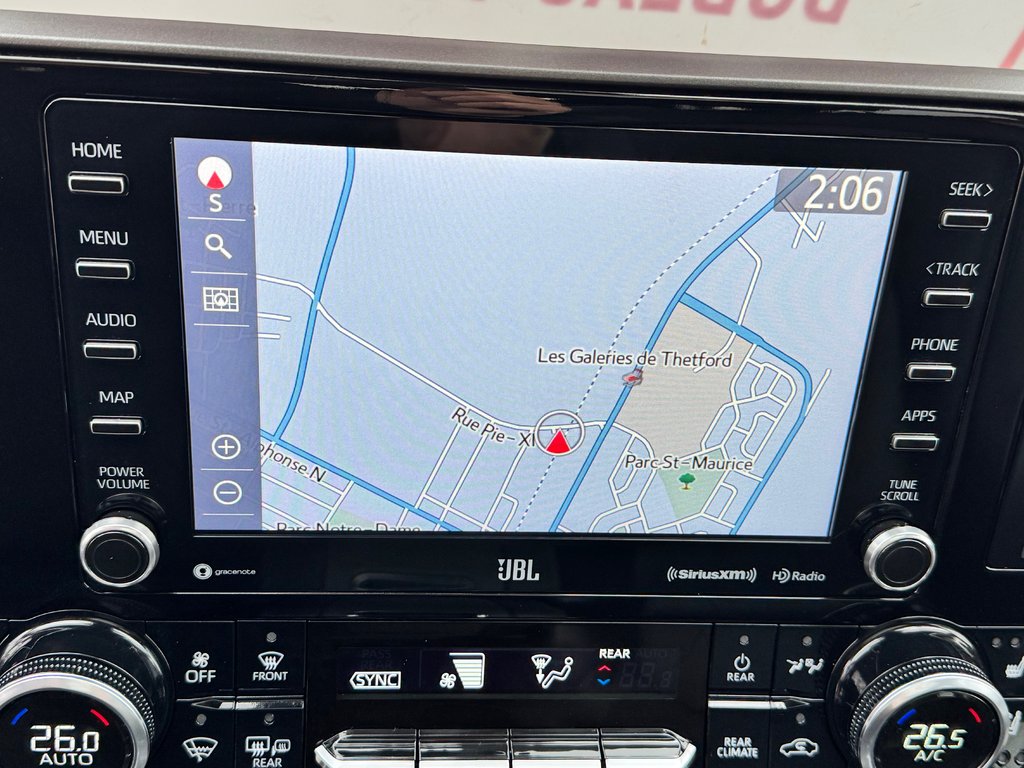 2022 Toyota Highlander LIMITED / BARRE DE TOIT / 7 PASSAGERS / HITCH D'ORIGINE / in Thetford Mines, Quebec - 46 - w1024h768px