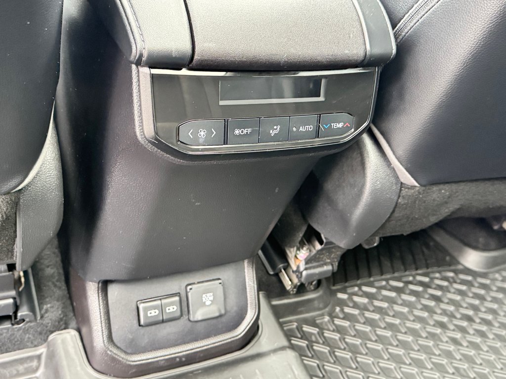 2022 Toyota Highlander LIMITED / BARRE DE TOIT / 7 PASSAGERS / HITCH D'ORIGINE / in Thetford Mines, Quebec - 67 - w1024h768px