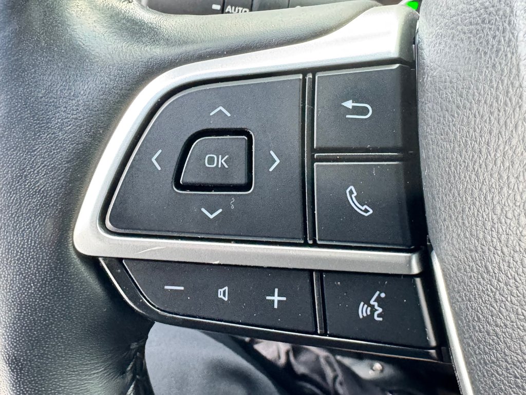 2022 Toyota Highlander LIMITED / BARRE DE TOIT / 7 PASSAGERS / HITCH D'ORIGINE / in Thetford Mines, Quebec - 43 - w1024h768px