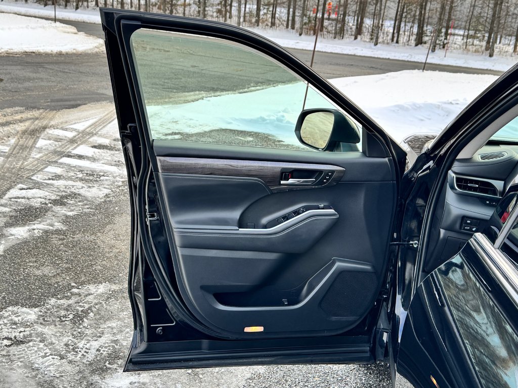 2022 Toyota Highlander LIMITED / BARRE DE TOIT / 7 PASSAGERS / HITCH D'ORIGINE / in Thetford Mines, Quebec - 31 - w1024h768px
