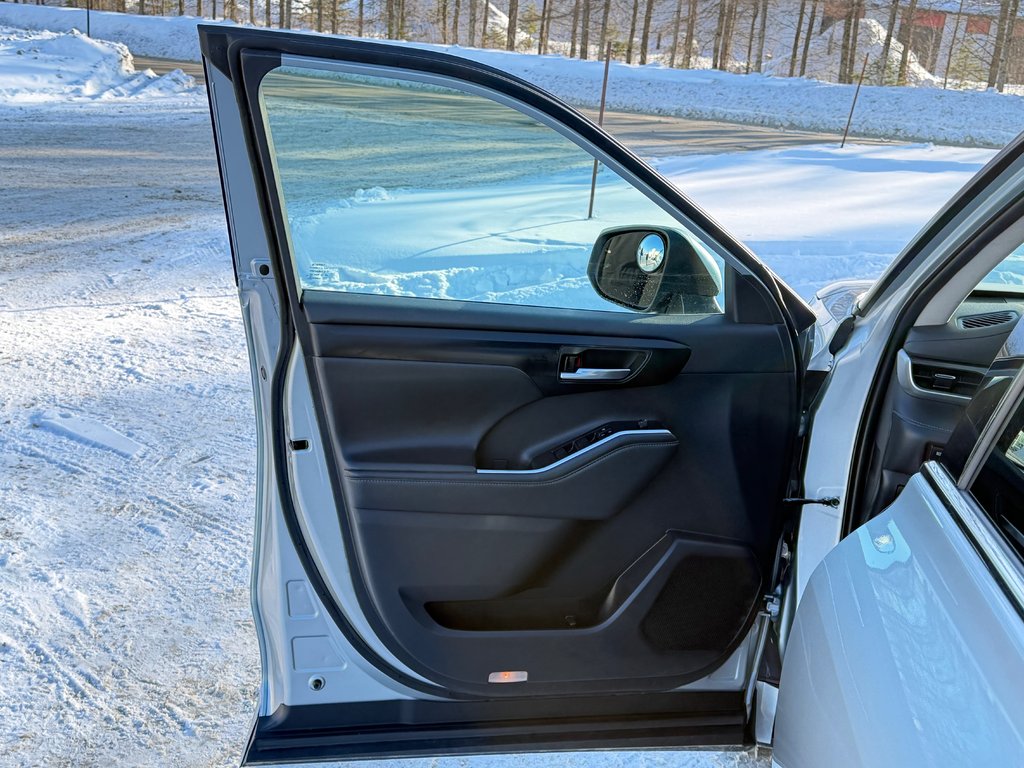 Toyota Highlander XLE AWD / MEILLEUR VUS SUR LA MARCHÉ / 2022 à Thetford Mines, Québec - 27 - w1024h768px