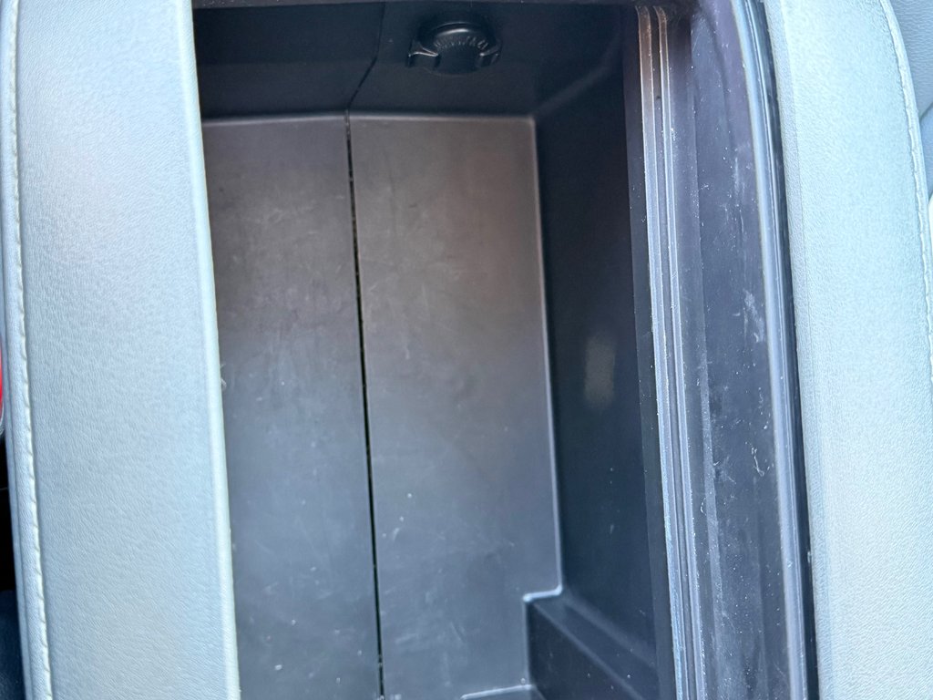 Toyota Highlander XLE AWD / MEILLEUR VUS SUR LA MARCHÉ / 2022 à Thetford Mines, Québec - 50 - w1024h768px