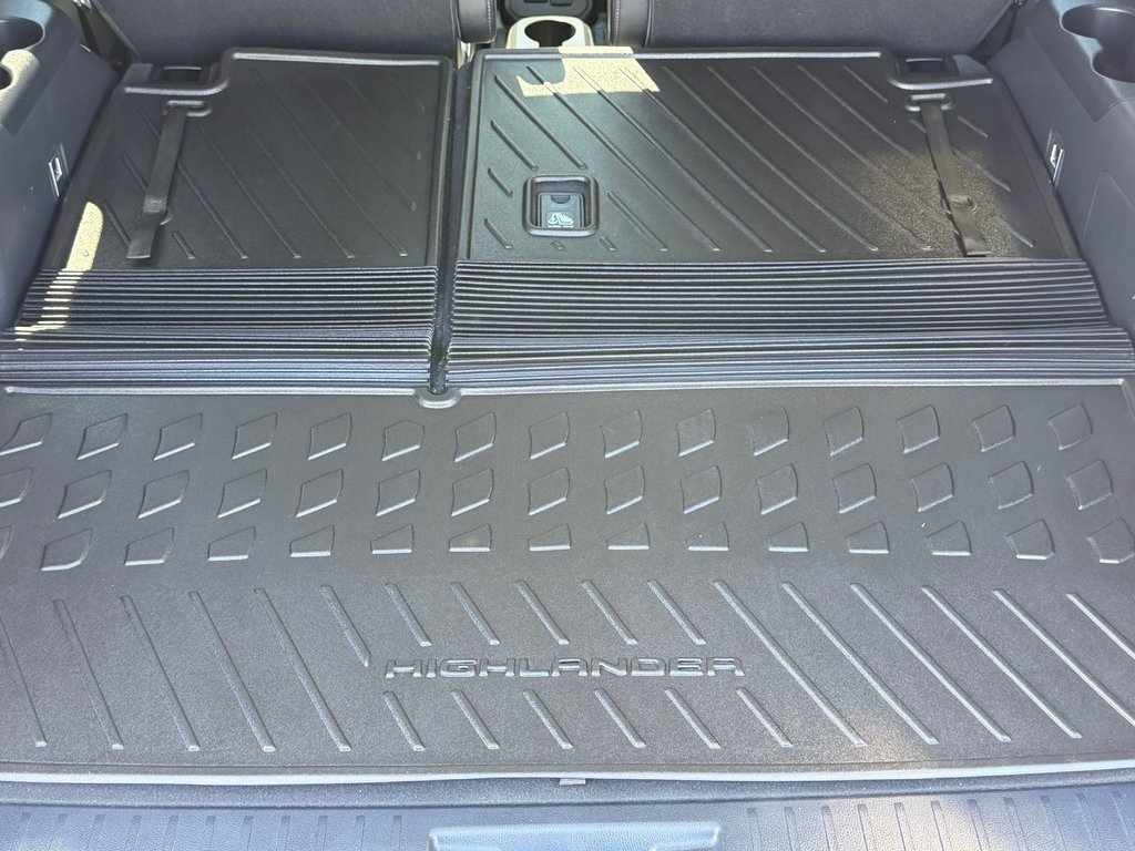 2022 Toyota Highlander PLATINUM AWD / LA TOTALE / ÉTAT NEUF / 20.700KM / in Thetford Mines, Quebec - 81 - w1024h768px