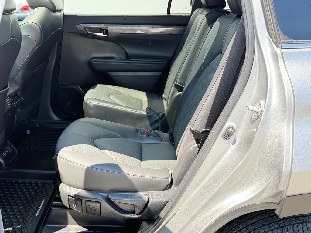 2022 Toyota Highlander PLATINUM AWD / LA TOTALE / ÉTAT NEUF / 20.700KM / in Thetford Mines, Quebec - 71 - w1024h768px