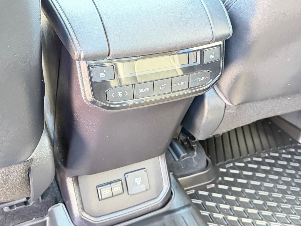 2022 Toyota Highlander PLATINUM AWD / LA TOTALE / ÉTAT NEUF / 20.700KM / in Thetford Mines, Quebec - 73 - w1024h768px