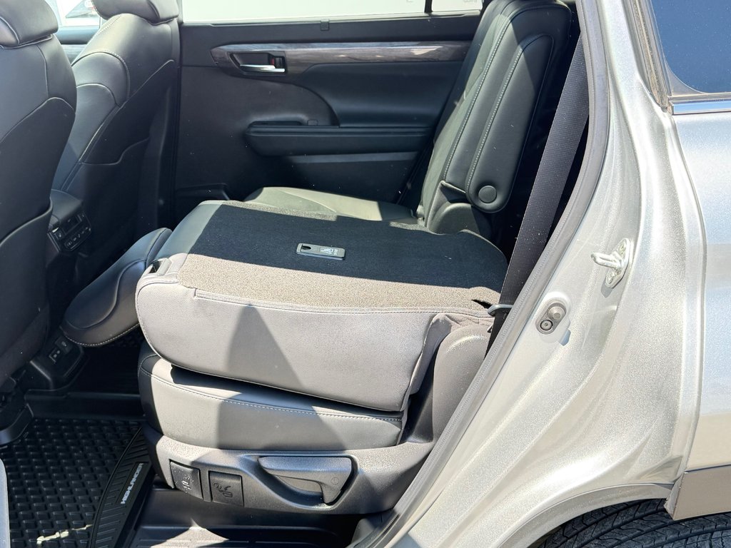 2022 Toyota Highlander PLATINUM AWD / LA TOTALE / ÉTAT NEUF / 20.700KM / in Thetford Mines, Quebec - 72 - w1024h768px