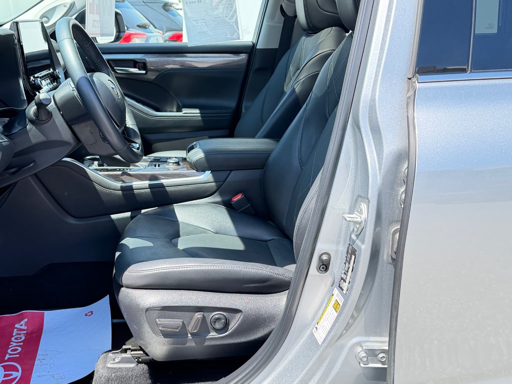 2022 Toyota Highlander PLATINUM AWD / LA TOTALE / ÉTAT NEUF / 20.700KM / in Thetford Mines, Quebec - 40 - w1024h768px