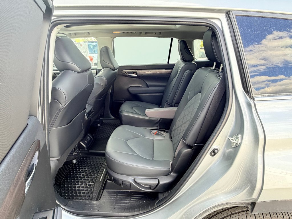 2022 Toyota Highlander ** EN PREPARATION ** PLATINUM AWD / LA TOTALE / ÉTAT NEUF / 20.700KM / in Thetford Mines, Quebec - 11 - w1024h768px