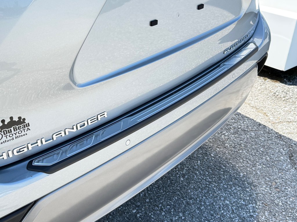 2022 Toyota Highlander PLATINUM AWD / LA TOTALE / ÉTAT NEUF / 20.700KM / in Thetford Mines, Quebec - 32 - w1024h768px