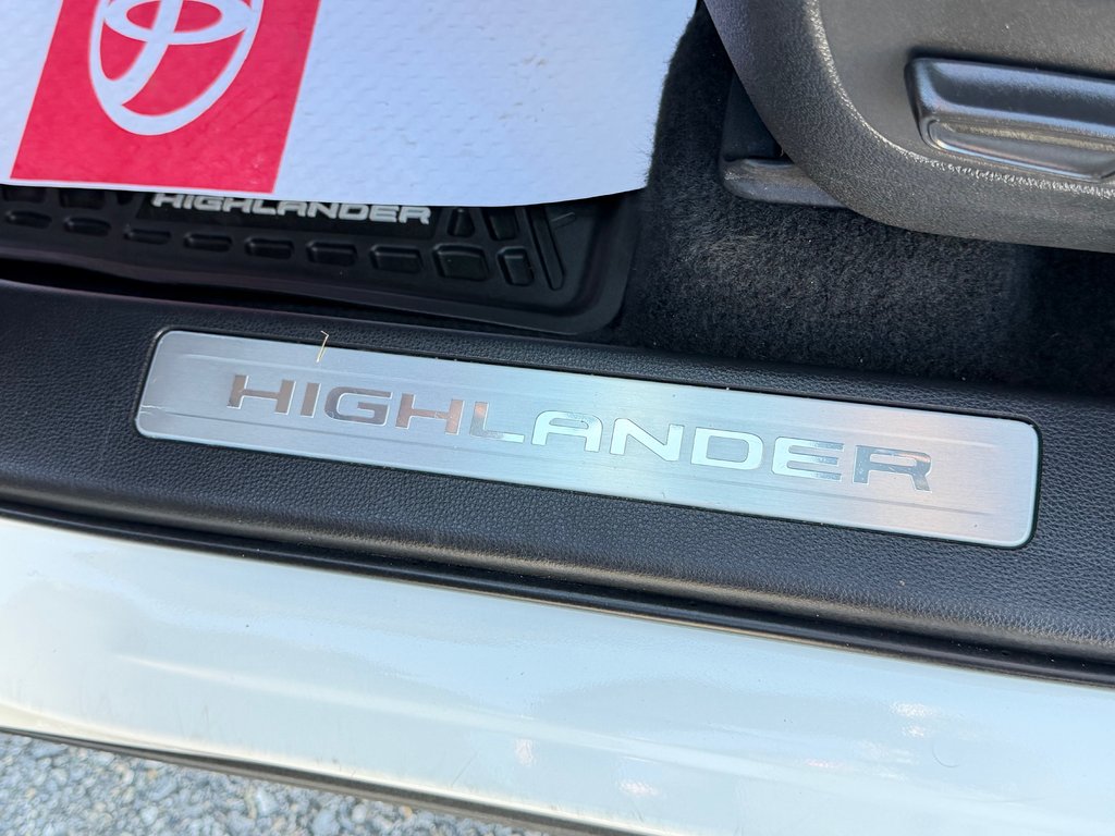 Toyota Highlander PLATINUM AWD / LA TOTALE !!! / PAS SORTI L'HIVER / 2022 à Thetford Mines, Québec - 41 - w1024h768px